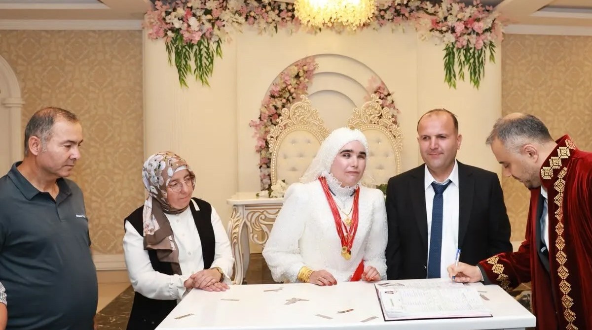 Kahramanmaraş’ta sevgi engel tanımadı: Doğuştan görme engelli iki öğretmen hayatlarını birleştirdi